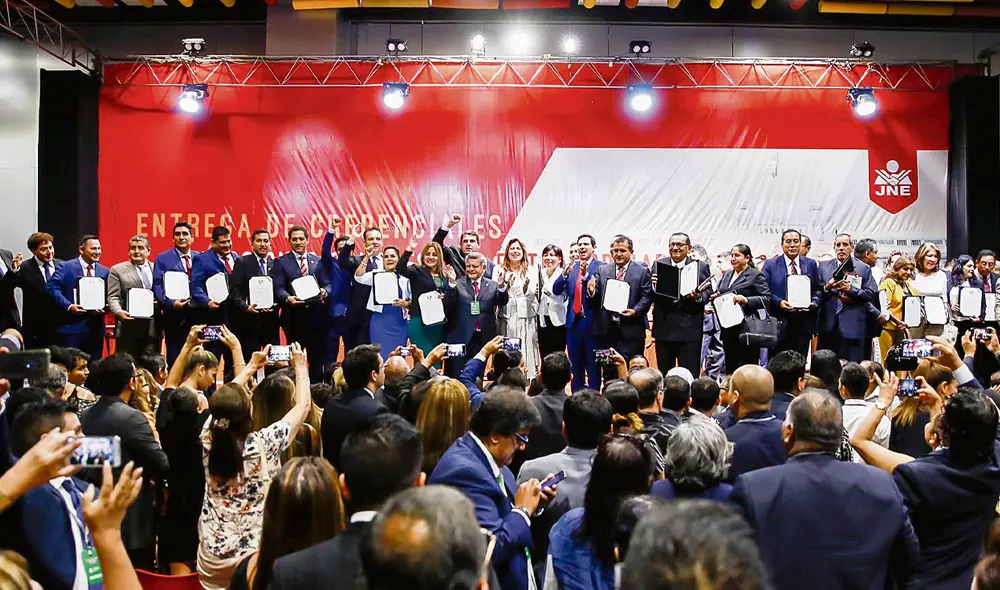 entrega credenciales congresistas jne