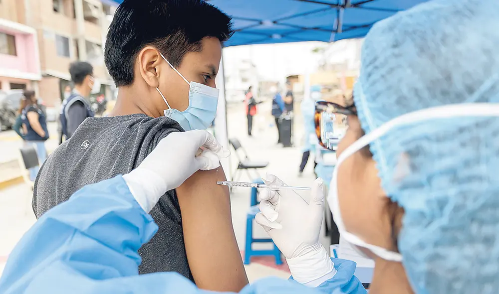 Tema urgente. Se debe preparar logística y personal, así la vacuna tarde en llegar. Cuidado. Foto: Antonio Melgarejo/La República