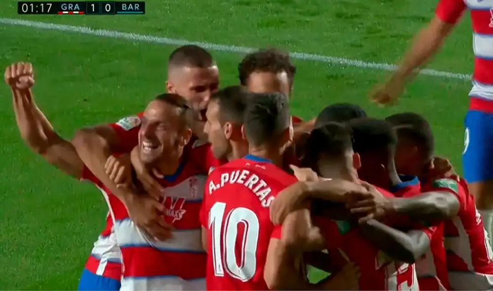 Ramón Azeez aprovechó un error de la defensa del FC Barcelona para marcar el 1-0 del Granada con golpe de cabeza. | Foto: ESPN Ramón Azeez aprovechó un error de la defensa del FC Barcelona para marcar el 1-0 del Granada con golpe de cabeza. | Foto: ESPN