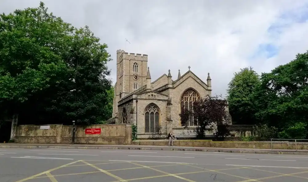 Desliza las imágenes para ver cómo luce una de las locaciones donde se filmó la saga de terror La profecía. Foto: captura de Google Maps