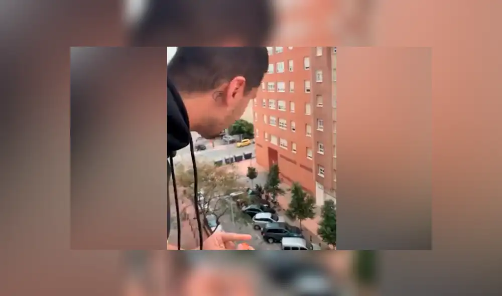 Desliza hacia la izquierda para ver el ocurrente juego de los españoles. Imágenes virales de Facebook.