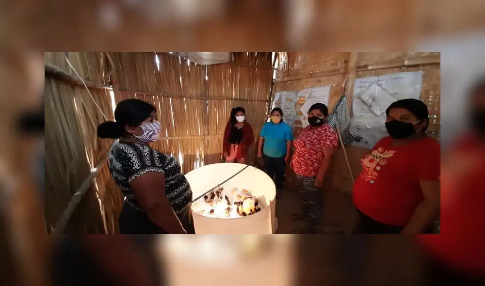 Mujeres reciben ayuda para afrontar la crisis económica Mujeres reciben ayuda para afrontar la crisis económica