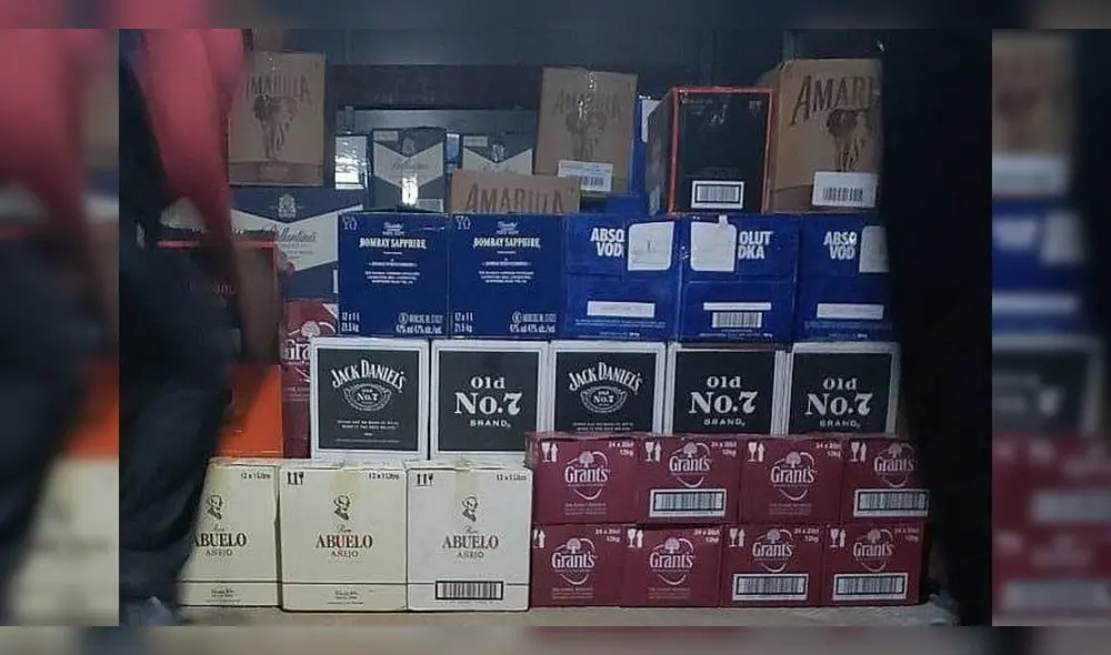 Tacna: Incautan S/ 15 mil en licores y energizantes trasladados en tres vehículos Tacna: Incautan S/ 15 mil en licores y energizantes trasladados en tres vehículos