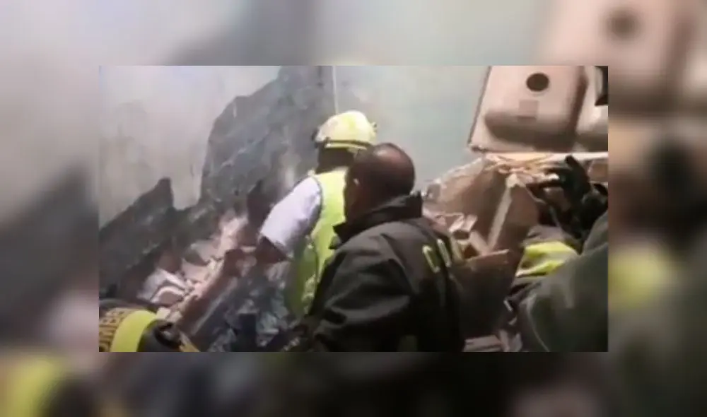 Rescatan a bebé recién nacida que estaba atrapada entre dos paredes