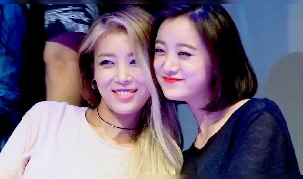 Las artistas abandonaron JYP Entertainment el 25 de enero del 2020, debido al término de su contrato exclusivo.