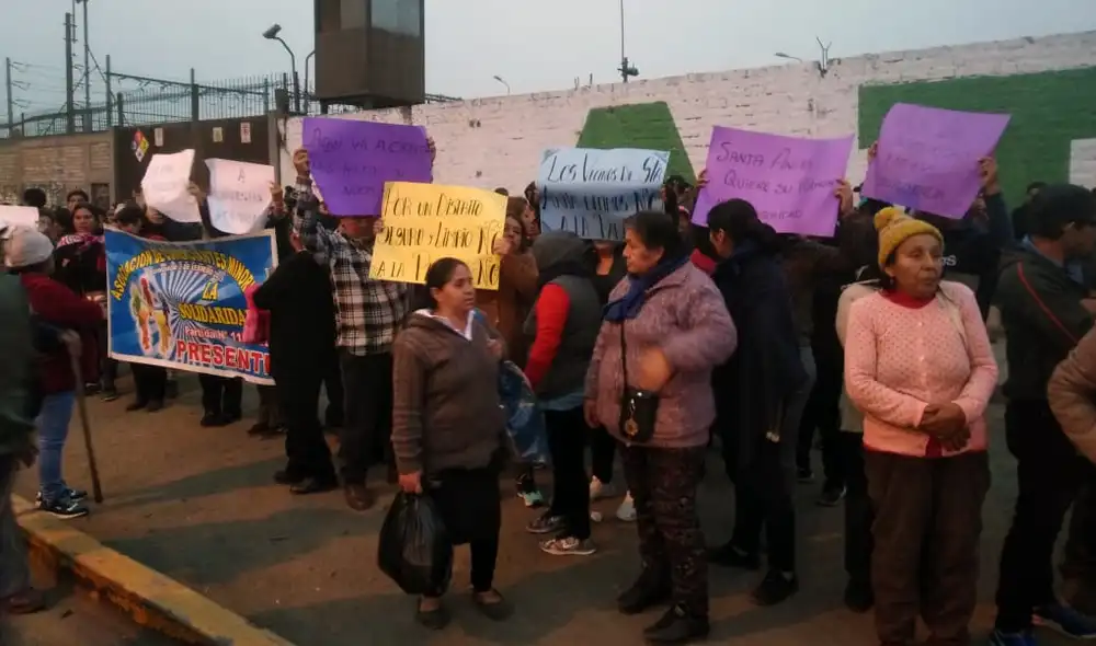 Vecinos rechazan la reubicación de comerciantes.