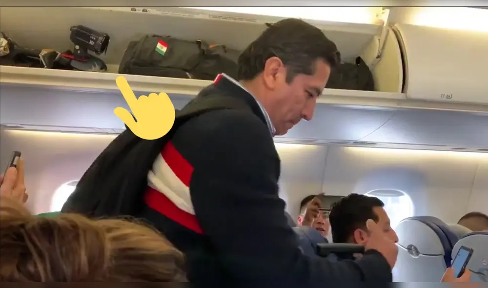 Usuarios de las redes sociales sospechan que el padre de familia es opositor de AMLO. (Foto: Revolución 3 puntos) Usuarios de las redes sociales sospechan que el padre de familia es opositor de AMLO. (Foto: Revolución 3 puntos)