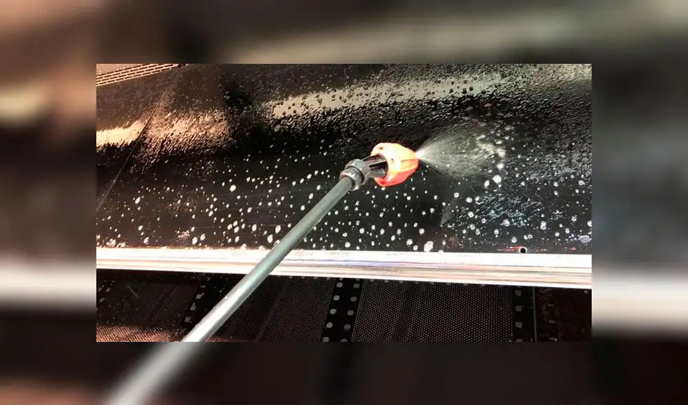 Coronavirus: mujer tose sobre productos en supermercado y gerente de la tienda los desecha [FOTOS]