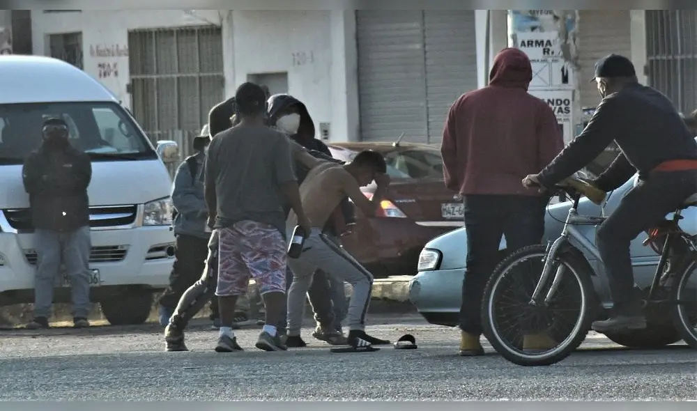 Peleas callejeras en la ciudad. Peleas callejeras en la ciudad.