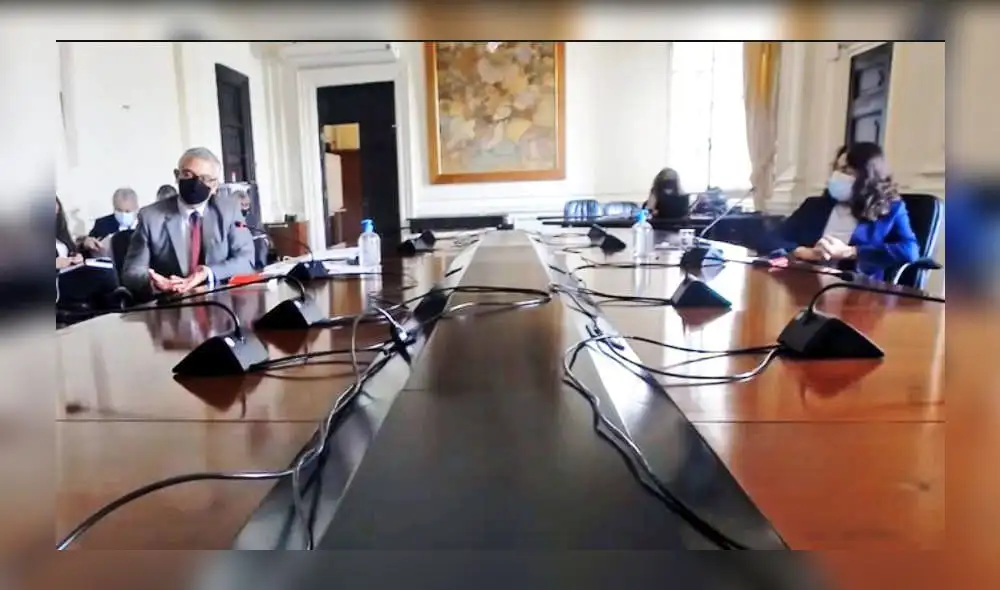 José Elice y Violeta Bermúdez responden ante la Comisión Permanente del Congreso por el paro agrario. Foto: Congreso José Elice y Violeta Bermúdez responden ante la Comisión Permanente del Congreso por el paro agrario. Foto: Congreso