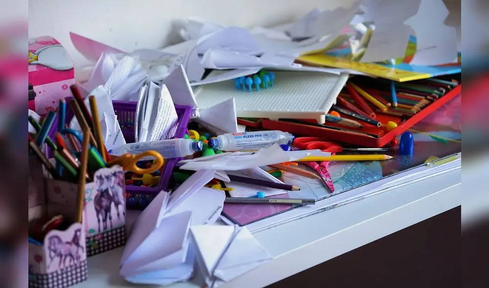 cuarto desordenado. cuarto desordenado.