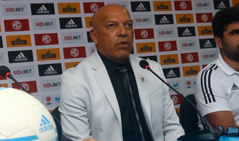 Mosquera en su presentación con Cristal : “No somos tan pavos” Mosquera en su presentación con Cristal : “No somos tan pavos”