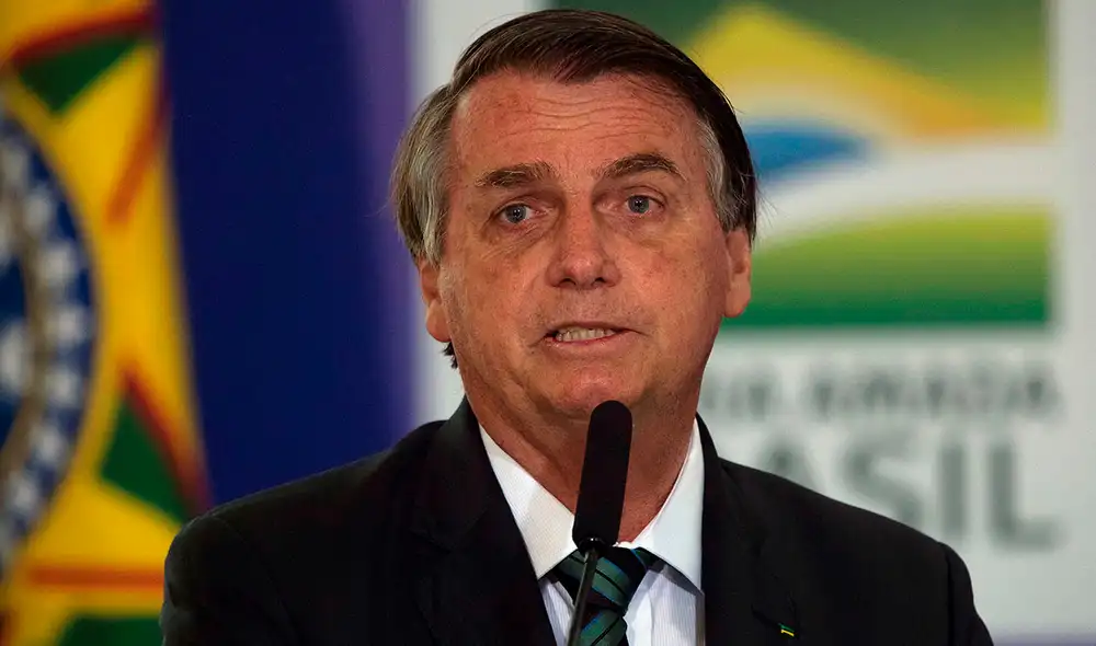 El presidente de Brasil, jair Bolsonaro, advirtió que no tenía prisa de gastar más de 4.000 millones de dólares en dosis de vacunas contra la COVID-19. Foto: EFE El presidente de Brasil, jair Bolsonaro, advirtió que no tenía prisa de gastar más de 4.000 millones de dólares en dosis de vacunas contra la COVID-19. Foto: EFE