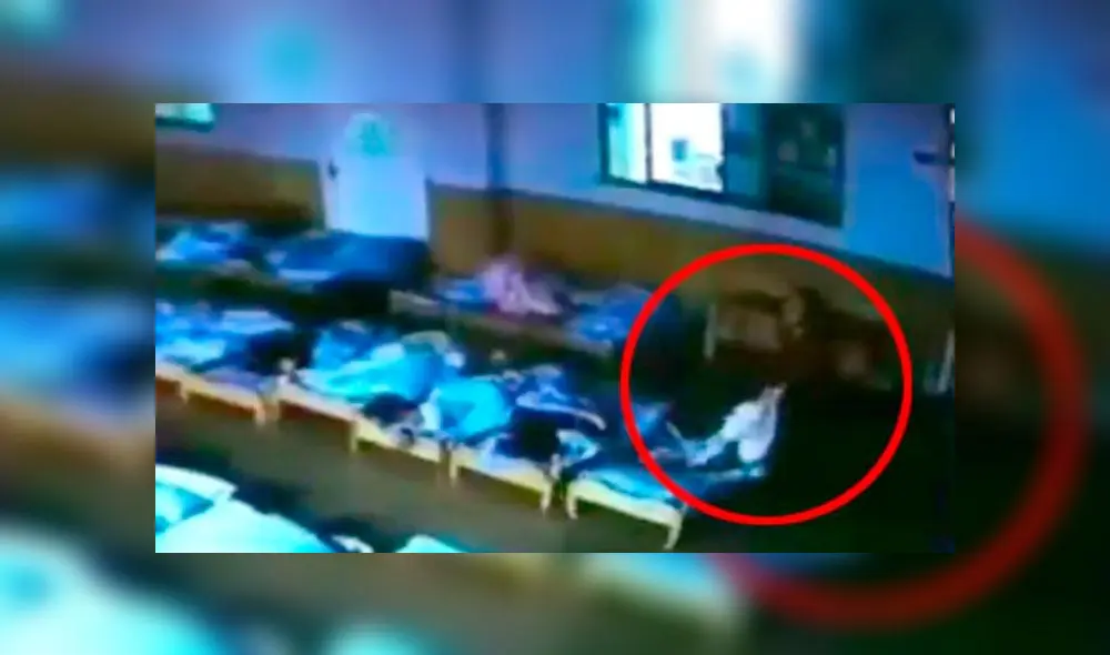 Profesora de jardín arroja al suelo a niño que dormía la siesta Profesora de jardín arroja al suelo a niño que dormía la siesta
