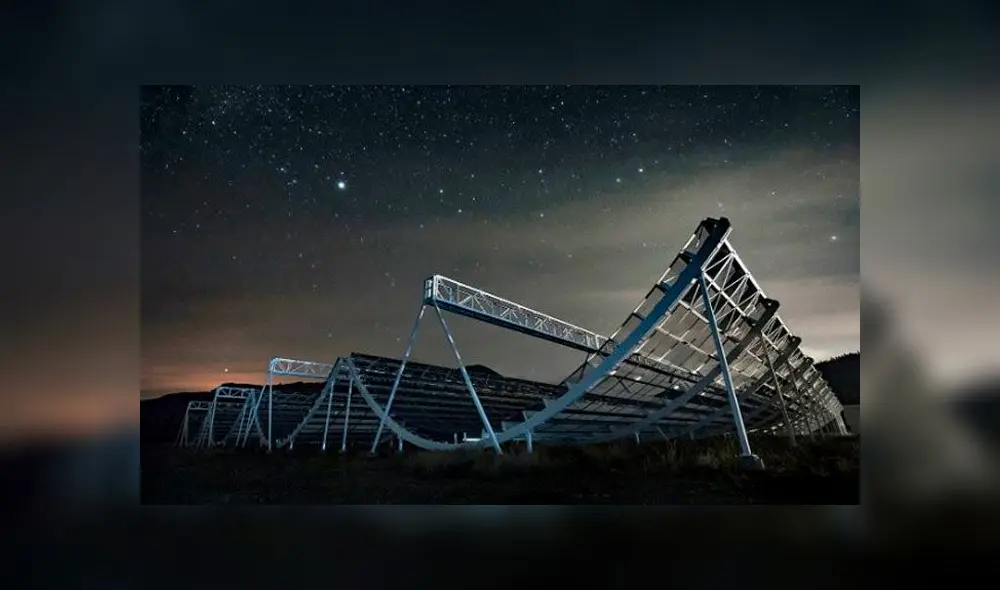 Radio telescopio CHIME, que detectó la señal repetida.