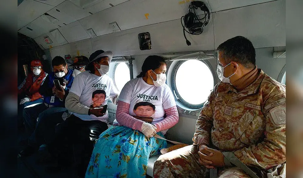 ¿dÓNDE ESTAS hijo? Teófilo y Julia, padres de Wilber Carcausto Uchiri, sobrevolaron ayer la ciudad lanzando volantes con el rostro de su hijo. No pierden la fe.. ¿dÓNDE ESTAS hijo? Teófilo y Julia, padres de Wilber Carcausto Uchiri, sobrevolaron ayer la ciudad lanzando volantes con el rostro de su hijo. No pierden la fe..