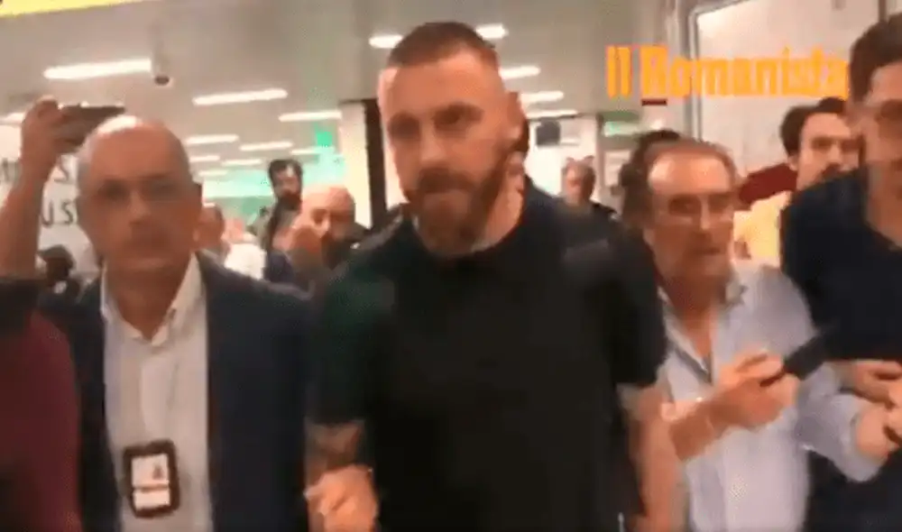 El futbolista italiano viajó rumbo a Argentina para fichar por Boca Juniors. El futbolista italiano viajó rumbo a Argentina para fichar por Boca Juniors.
