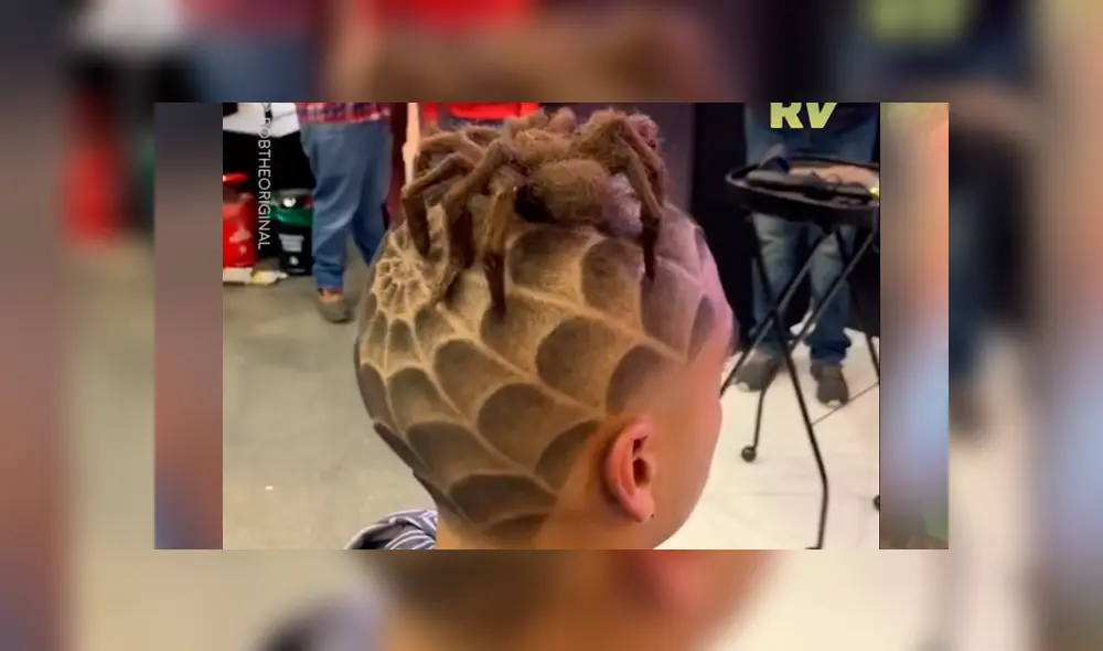 En Facebook se viralizó el curioso cambio de look que hizo un barbero en la cabeza de su cliente. En Facebook se viralizó el curioso cambio de look que hizo un barbero en la cabeza de su cliente.