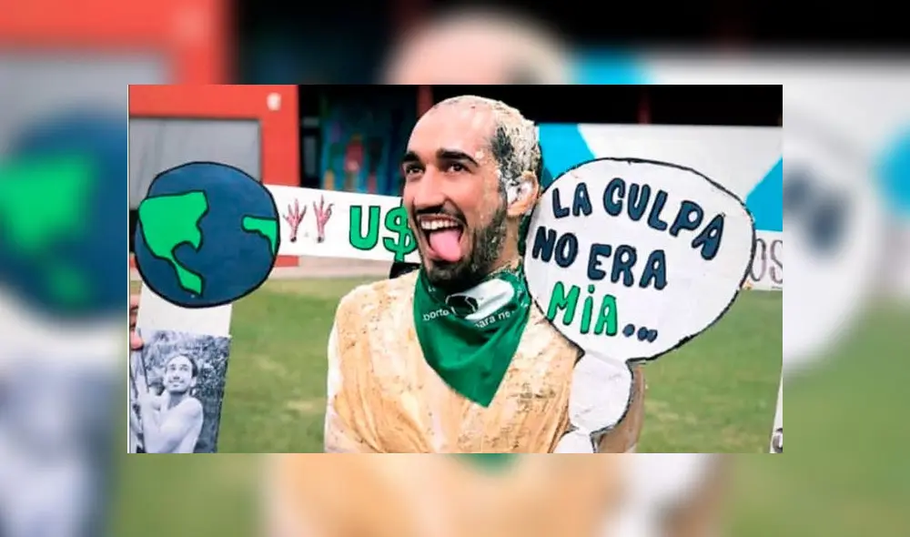 Tomás Vidal se disfrazó de víctima de feminicidio en la Universidad Siglo 21. Foto: captura