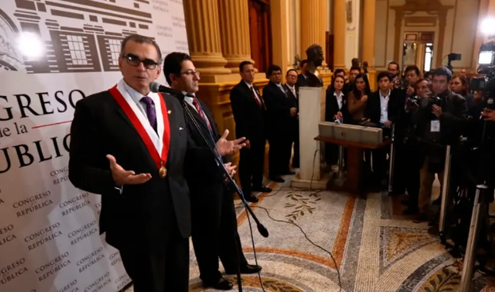 Olaechea responde tras críticas por participar en Parada Militar junto a Vizcarra