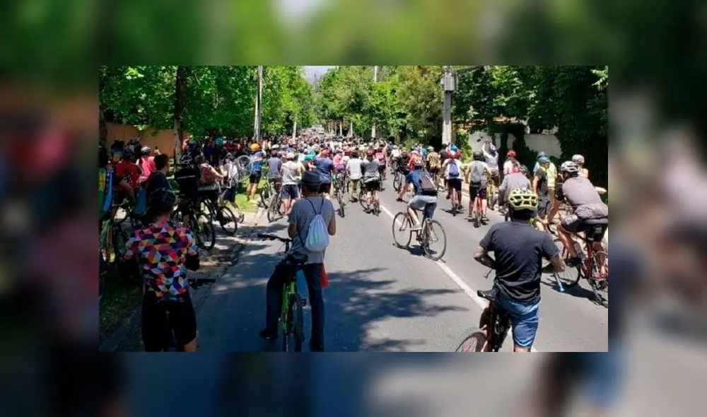 Cientos de ciclistas protestaron en Chile frente a la casa del presidente Sebastián Piñera. Foto: Difusión