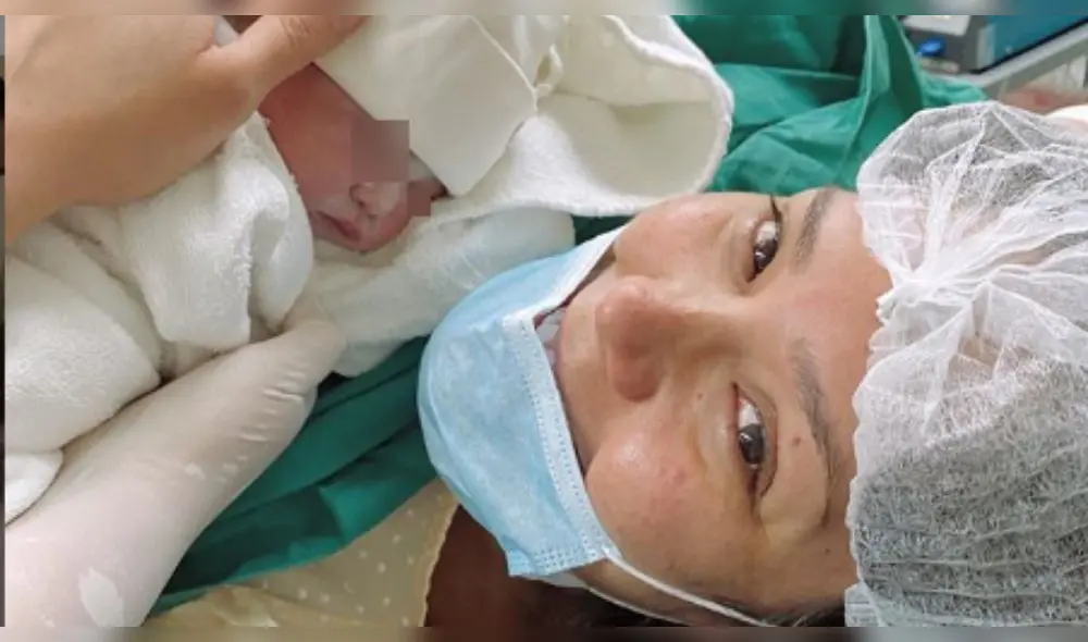 Mediante sus redes sociales Karen Schwarz publicó un emotivo video en el que presenta por primera vez a Cayetana con Antonia. Foto: Instagram.