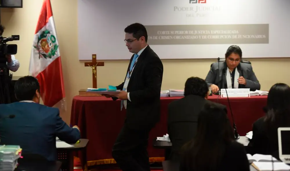 Luis Castañeda entregó su pasaporte a la Fiscalía. Foto: La República.