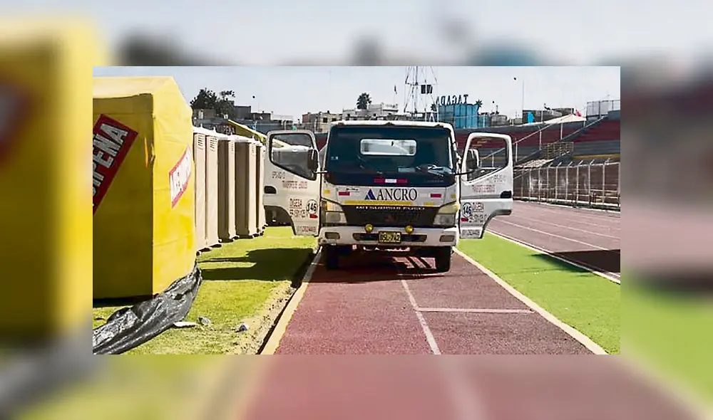 Maltrato. Un camión sobre la pista de salto en el estadio. Maltrato. Un camión sobre la pista de salto en el estadio.