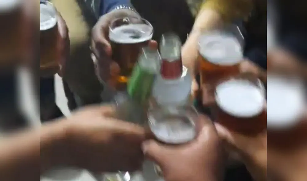 Policías fueron detenidos cuando participaban de fiesta junto a otro civiles.