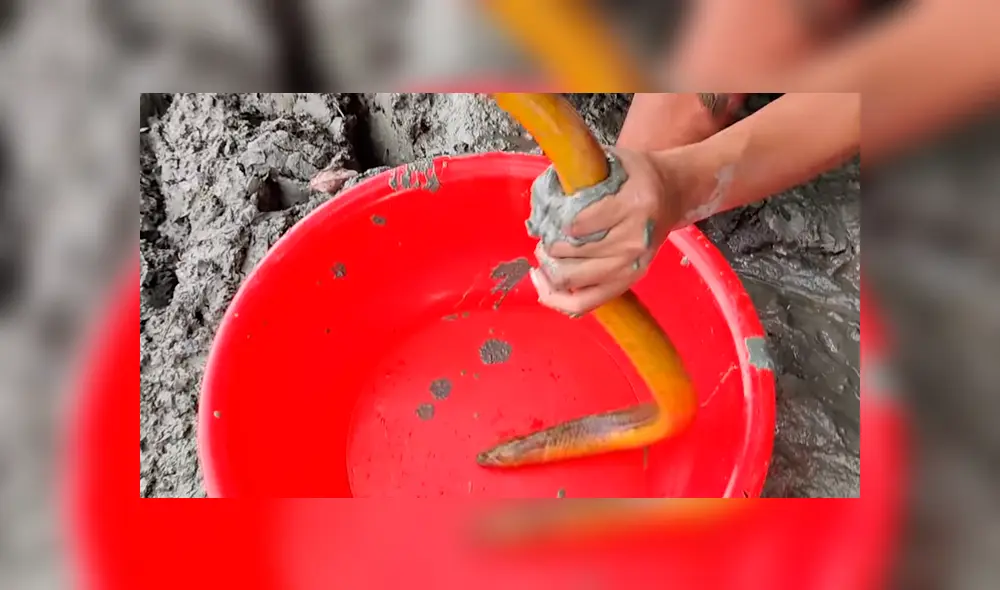 Derrama gran cantidad de tinte en misterioso hueco y aparecen decenas de peligrosos peces. Derrama gran cantidad de tinte en misterioso hueco y aparecen decenas de peligrosos peces.