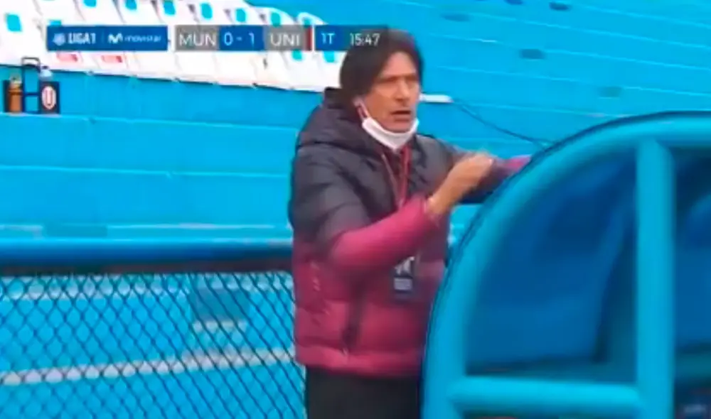 Ángel Comizo protagonizó un curioso momento en pleno partido al no querer sacarse la casaca. Foto: Captura de GolPerú