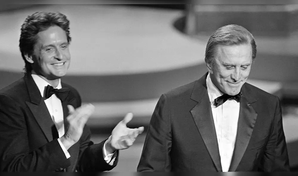 El actor de 75 años escribió un emotivo mensaje a través de redes sociales en el que expresó su cariño y respeto a Kirk Douglas. (Foto: AFP) El actor de 75 años escribió un emotivo mensaje a través de redes sociales en el que expresó su cariño y respeto a Kirk Douglas. (Foto: AFP)