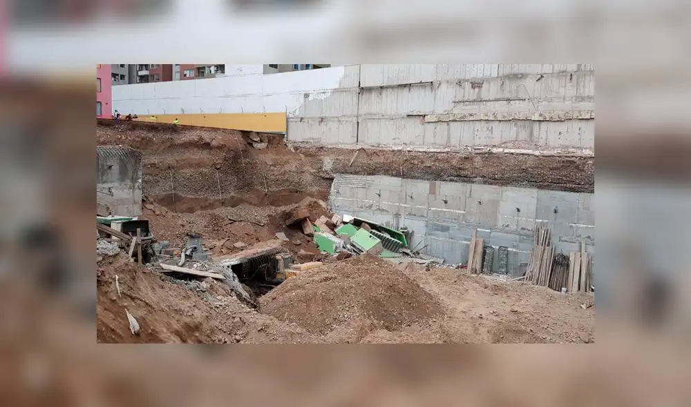 Surco: activan protocolos de emergencia por derrumbe en obra de construcción