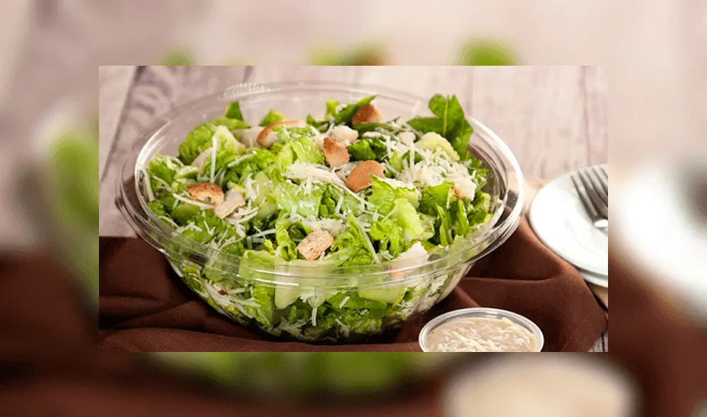 Mujer va a restaurante y encuentra una rana en el fondo de su ensalada [FOTOS]