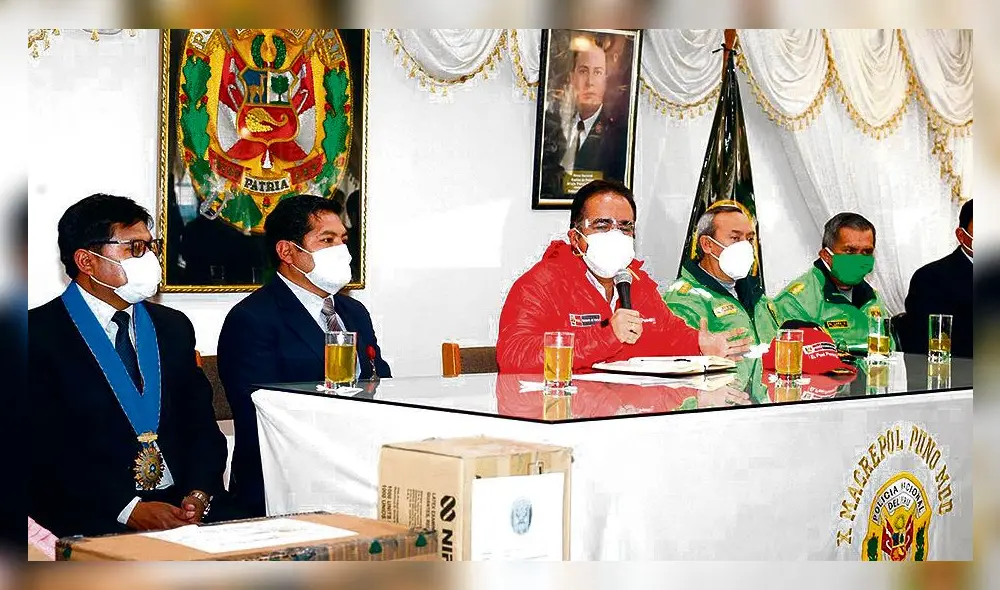 entrega. Ministro Rodríguez trajo EPP para policías de Puno.
