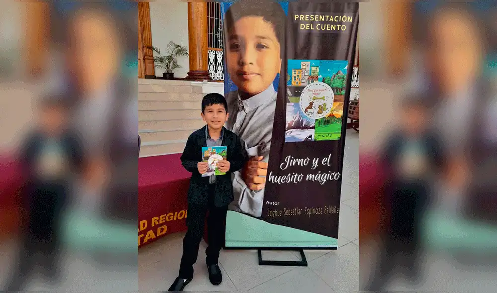 El niño escritor mostró su primer cuento. Foto: Casa de la Identidad Regional El niño escritor mostró su primer cuento. Foto: Casa de la Identidad Regional