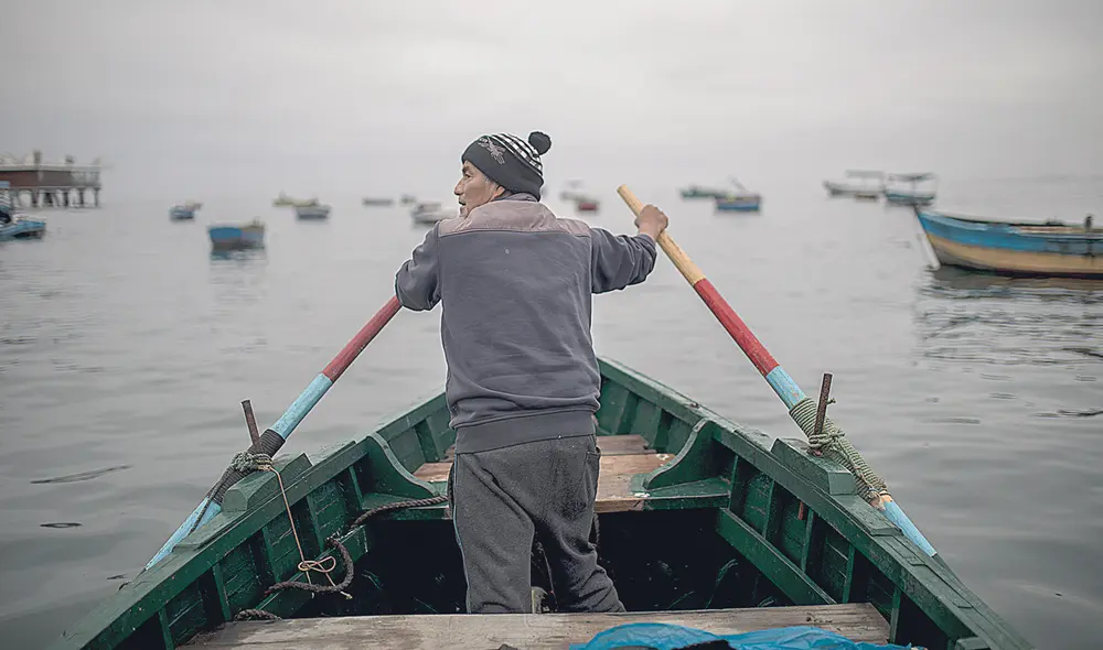Rolando Jounio, pescador artesanal desde los 16. Sus familiares lo animaron a tomar este rubro ante la falta de oportunidades. Foto: Aldair Mejía/La República Rolando Jounio, pescador artesanal desde los 16. Sus familiares lo animaron a tomar este rubro ante la falta de oportunidades. Foto: Aldair Mejía/La República