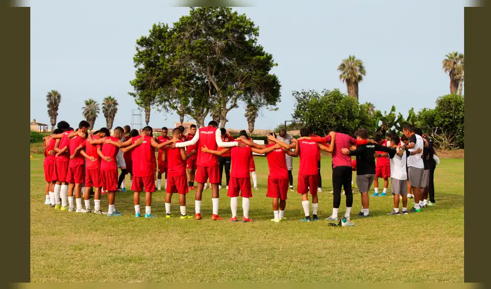 Universitario vs. Cerro Largo EN VIVO por la Noche Crema 2020.