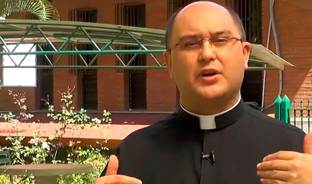 El religioso Honegger Molina también transmite las misas a través de Instagram, Twitter y YouTube para los feligreses que se encuentren en otros países. Foto: Globovisión El religioso Honegger Molina también transmite las misas a través de Instagram, Twitter y YouTube para los feligreses que se encuentren en otros países. Foto: Globovisión