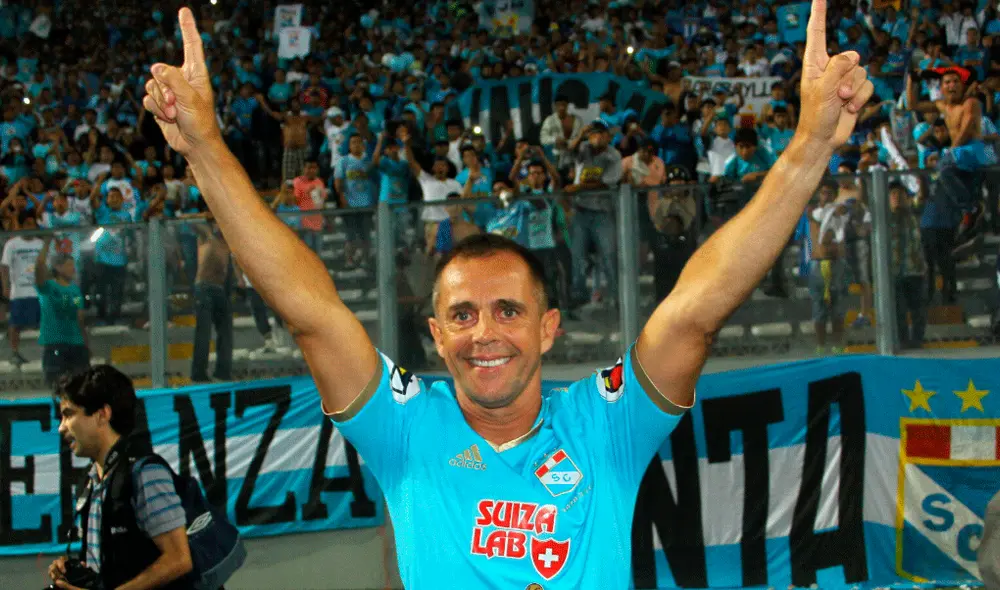 Jugadores extranjeros que defendieron la camiseta de la selección peruana | Julinho Jugadores extranjeros que defendieron la camiseta de la selección peruana | Julinho