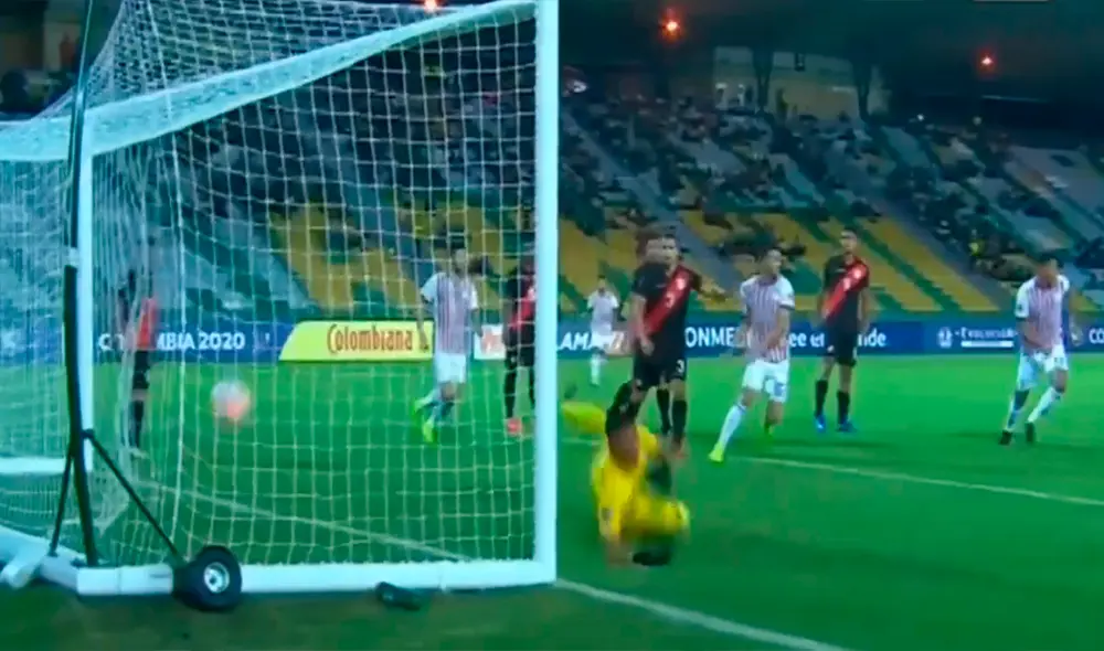 El primer gol de Paraguay llegó a través de un tiro de esquina. Foto: América TV. El primer gol de Paraguay llegó a través de un tiro de esquina. Foto: América TV.