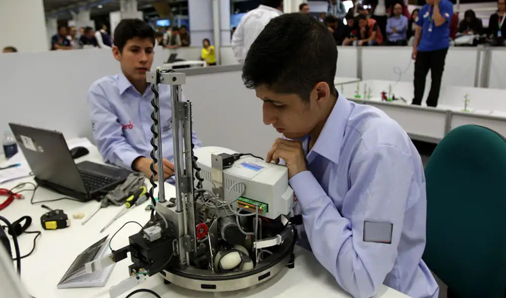 Estudiantes peruanos se beneficiarán con el empoderamiento de ciencia, tecnología e innovación. Foto: Referencial/EFE Estudiantes peruanos se beneficiarán con el empoderamiento de ciencia, tecnología e innovación. Foto: Referencial/EFE