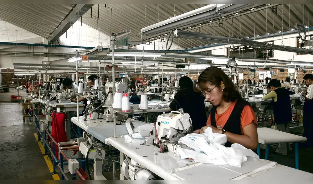 FABRICA DE TEJIDOS Y CONFECCIONES FRANKY RIKY EN EL PARQUE INDUSTRIAL DE AREQUIPA 
 
