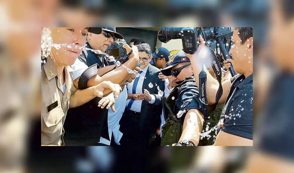 Seguidores de Keiko Fujimori agreden a fiscal
