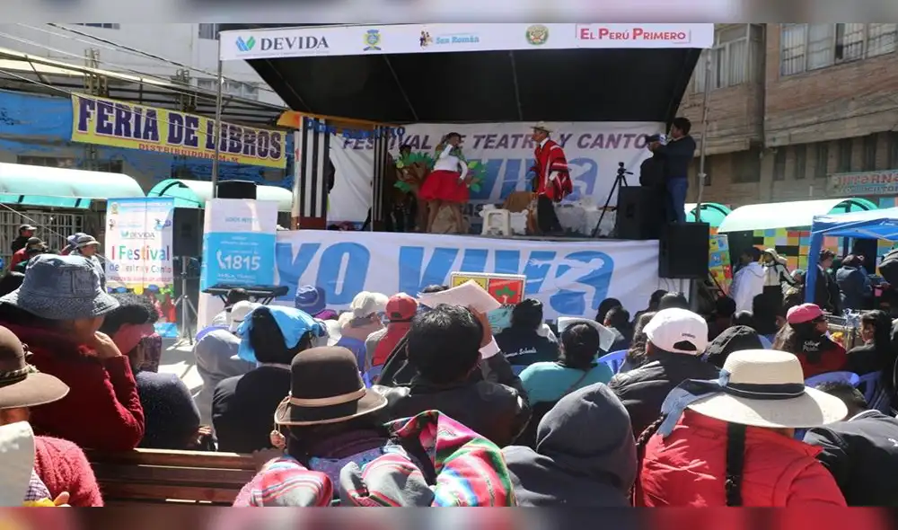 Con canto y teatro, estudiantes rechazan consumo de alcohol y drogas en Juliaca Con canto y teatro, estudiantes rechazan consumo de alcohol y drogas en Juliaca