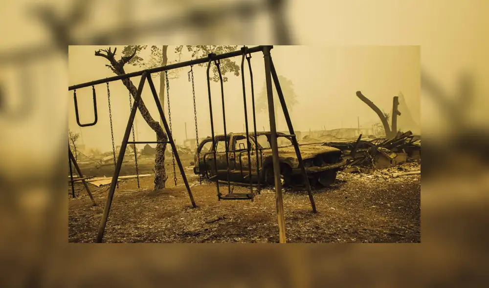 El niño y su mascota murieron acurrucados en un automóvil, donde buscaron seguridad de las llamas. Foto: AFP/referencial El niño y su mascota murieron acurrucados en un automóvil, donde buscaron seguridad de las llamas. Foto: AFP/referencial