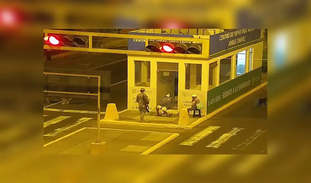 Mujer embarazada es atendida en pleno toque de queda tras pedir ayuda en módulo de videovigilancia de Surco Mujer embarazada es atendida en pleno toque de queda tras pedir ayuda en módulo de videovigilancia de Surco