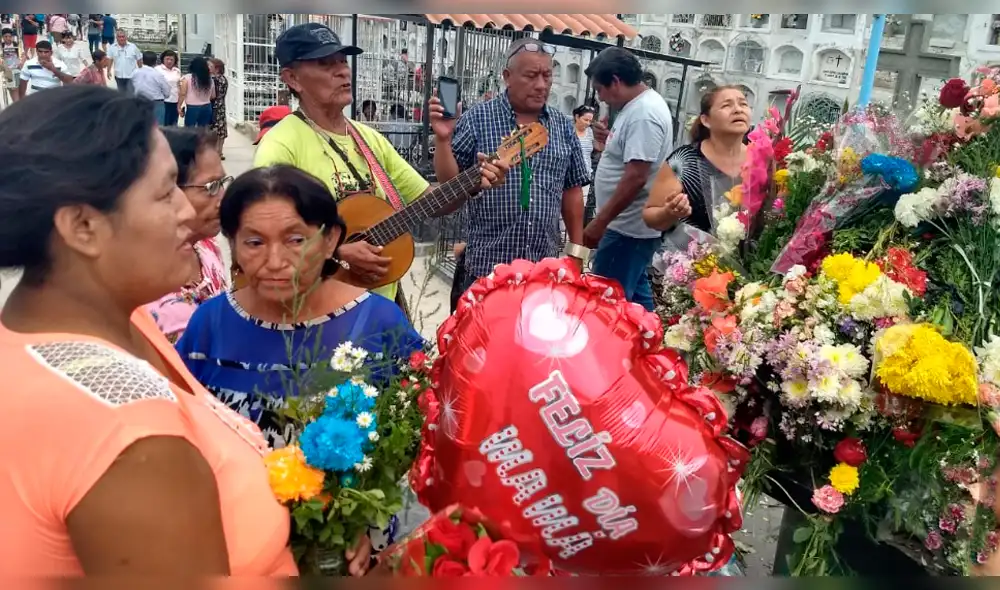 Cementerio de Sullana abarrotado por día de la mamá 
