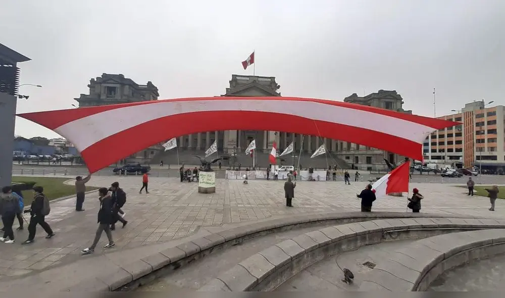 Desde las 10 de la mañana se concentran en la cuadra 7 de la avenida Tacna cruce con Colmena.