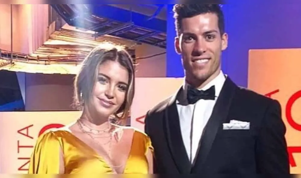 Flavia Laos se divierte sola en fiesta y casi besa en la boca a mujer [VIDEO]